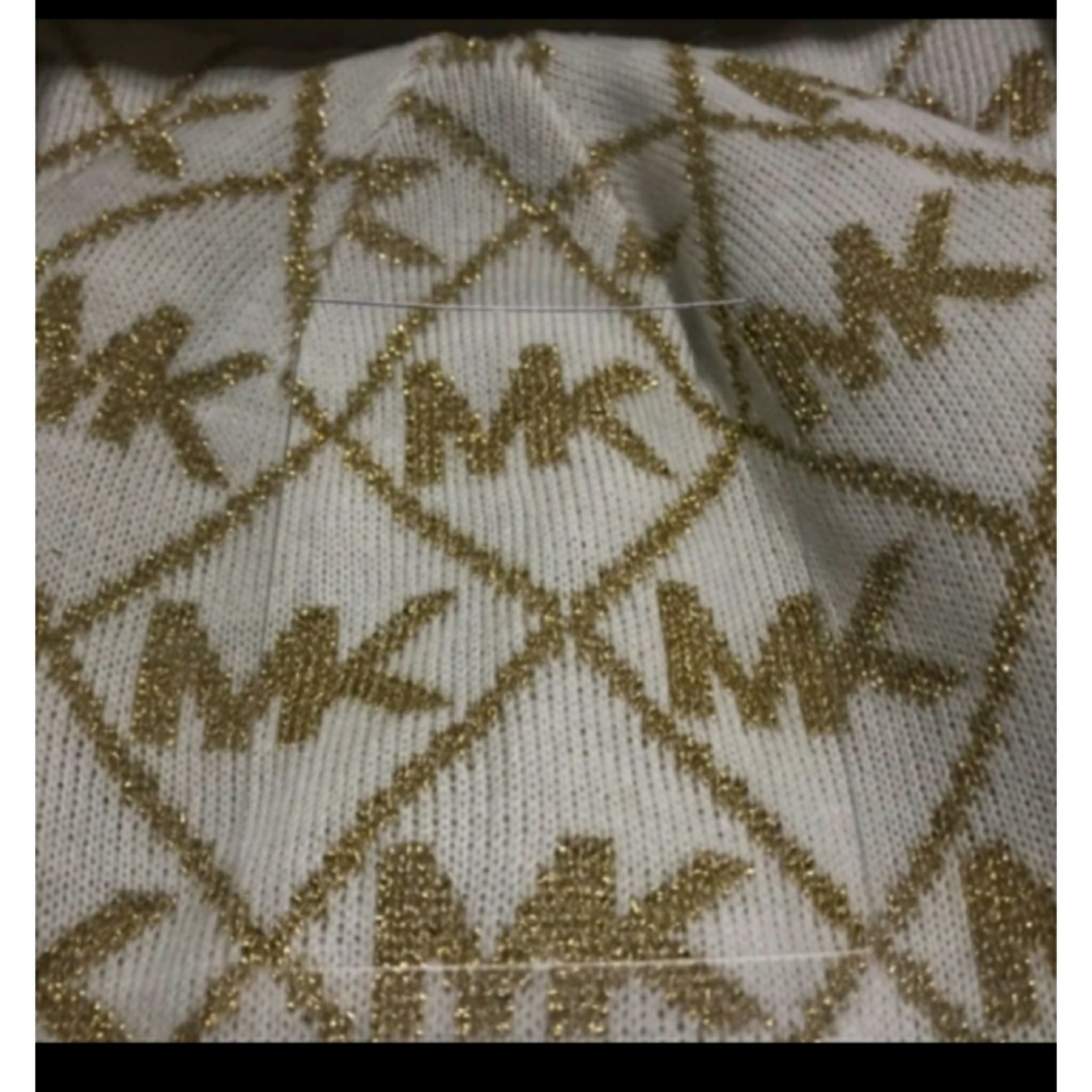 Michael Kors Scarf and Hat Set (Unisex) - Picture 4 of 4